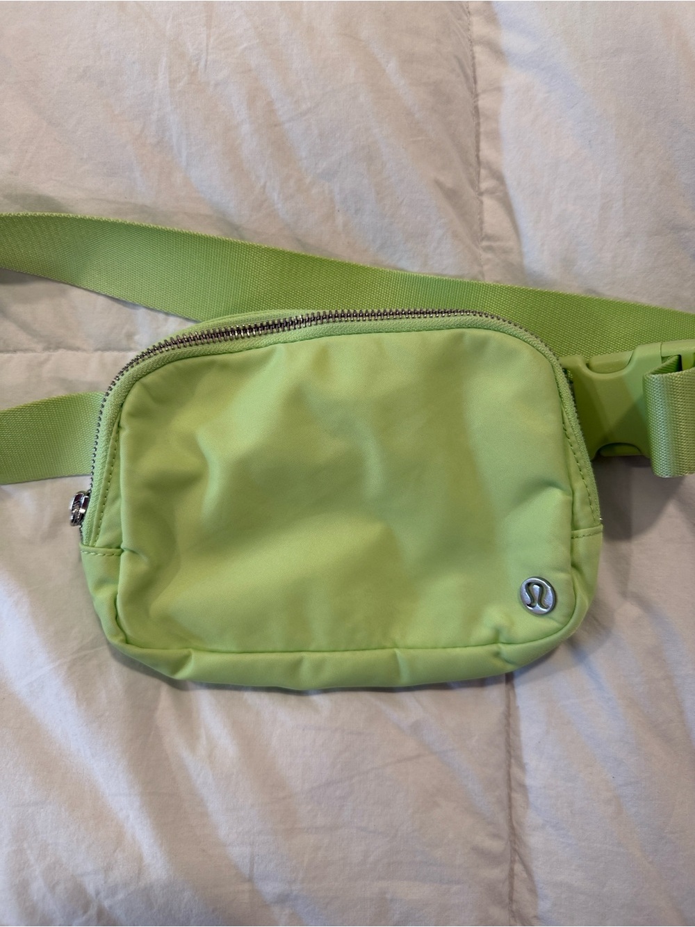 Lululemon Everywhere Belt Bag 1L neon green